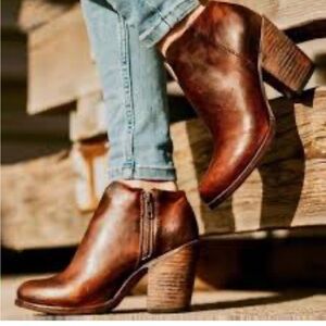 Freebird By Steven Darius Cognac Leather Block Heel Ankle Booties Size 9